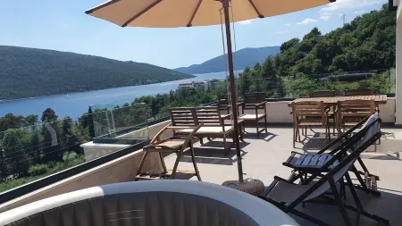 New!!! Lux apartmrnt 10min from beach. spacious, quiet, clean