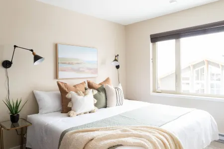 Sun Peaks Luxury Town House Отели рядом с достопримечательностью «Сан Пикс Резорт»