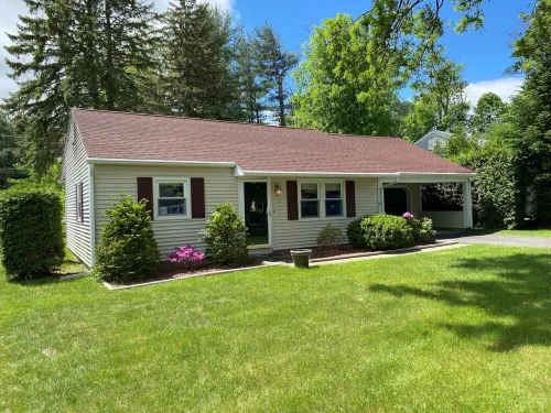 2BR house in a quiet neighborhood