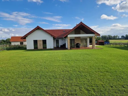 HHouse New holiday home with private playground, sauna and air condition Отели в г. Волин