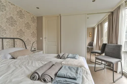Spacious luxury 4 person Chalet in the middle of the Veluwe