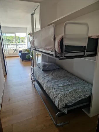 Très Belle Marina Orientée Plein sud Отели рядом с достопримечательностью «Observatoire»