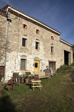 95 m² former farmhouse Отели в г. Сен-Жермэн-л'Эрм