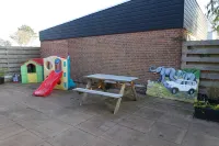 Lovely vacation home with spacious terrace, close to beach and places of interest