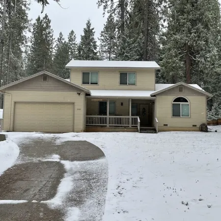 Luxury Home in Blue Lake Springs, Close to Bear Valley and Giant Sequoia Trees