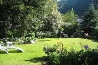 Large app.3-6p,2separate bedrooms,log cabin,cozy,quiet,sunny,close to the center
