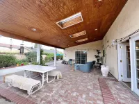 4B3B Modern Spacious House with Nice Backyard