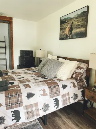 Spacious & Private Cottage | Escape into Nature| Deep River, Algonguin Отели в г. Лорентиан Хилс