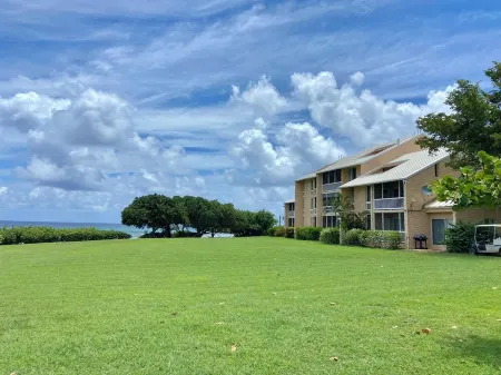 Ocean Front Blue Water Paradise Отели рядом с достопримечательностью «Salt River Bay»