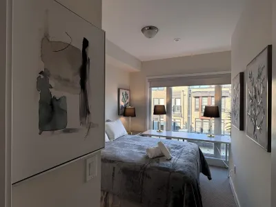 8 Queen Beds - Bayview Estate Modern Elegant  Town Residence