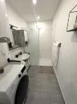Secret Lakeside Hotel a 