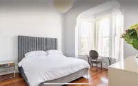 Newly Renovated Victorian House 1 train stop to SF and Parking