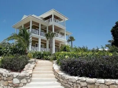 Luxury Home in Feb. Pt. with dip pool, spectacular ocean views, steps to beach