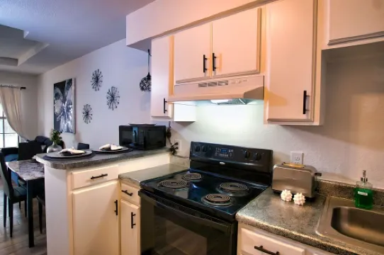 Chic & Cozy 2 bedroom/1 bathroom - RATED BEST