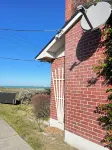Seaside Retreat - Stylish, newly renovated oceanside property