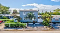 Marina Breeze! Charming 4-bedroom  in delightful West Palm Beach with AC, WiFi