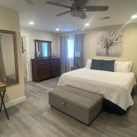 Modern Haven in Klamath Falls - A Stylish Home Away from Home