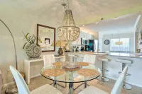 Jupiter Condo w/ Pool Access, Walk to Beach!