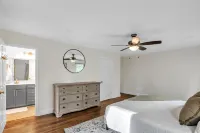 Woodhaven: Your Serene Countryside Escape 5 Bedroom Farmhouse by RedAwning