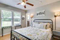 1 Mi to Dtwn Family-Friendly Brenham Bungalow! Hotels near The Giddings Wilkin House Museum
