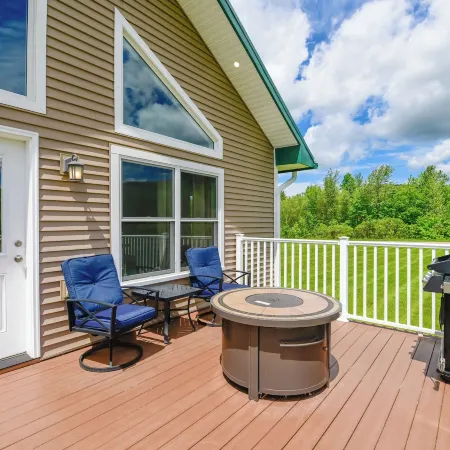 Mtn-View Home 6 Mi to Jay Peak Resort Fish and Hike