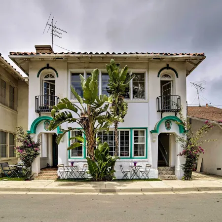 Sunny Catalina Island Home - Steps to Avalon Bay!