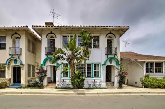 Charming Renovated Avalon Townhome, Walk to Beach!