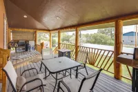 Deck w/ Hot Tub: Ashton 'Cozy Cub Cabin' - Wifi