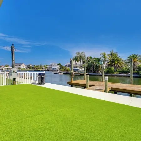 Walk to Beach! Waterfront Hudson Townhome