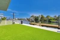 Walk to Beach! Waterfront Hudson Townhome - Boutique