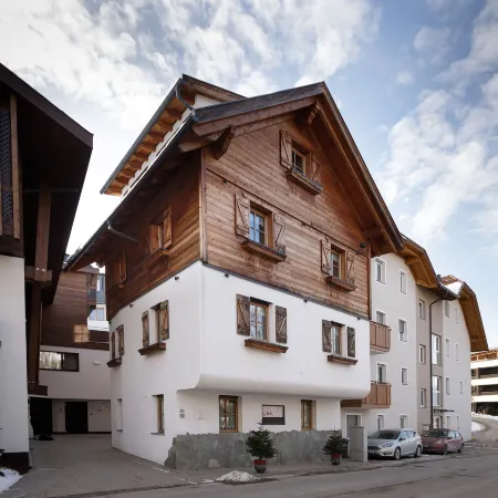 Chalet Tyrolian Apartments - by Familiaris - Pools 500 Meters
