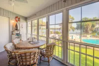 Pool Access & Lanai: Riverfront Welaka Condo! - 수영장