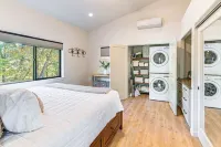 Dreamy Hilltop View: Roseburg Retreat w/ Hot Tub! - 4つ星