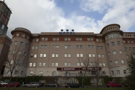 Hotel Seminario Aeropuerto Bilbao Отели в г. Бискайя