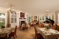 The Oakwood Inn Hotels in Okoboji