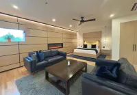 Cribs on Main Hotels in Bloomfield