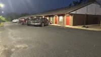 Economy Inn - Motels
