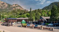 Box Canyon Lodge and Hot Springs - parking