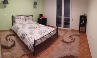 Grandma Vasiliki Rooms to Let