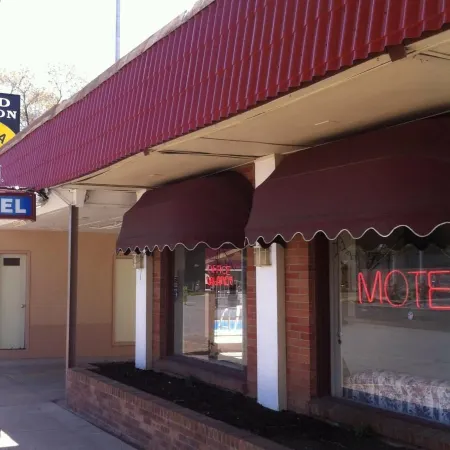 National 9 Inn Sand Canyon