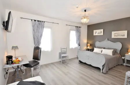 Hotel de la Villa Biron Отели рядом с достопримечательностью «Alstom»