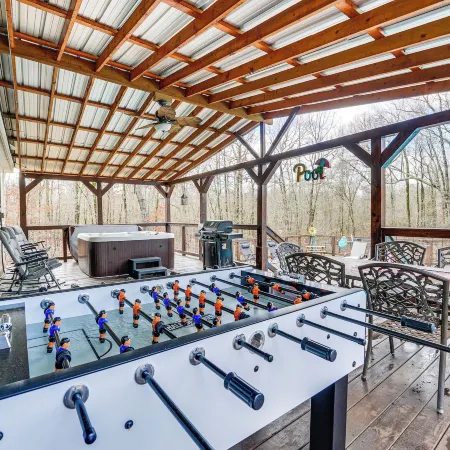 Pet-Friendly Home w/ Deck in Broken Bow!