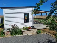 Comfortable studio with stunning mountain & ocean views – Your perfect getaway!