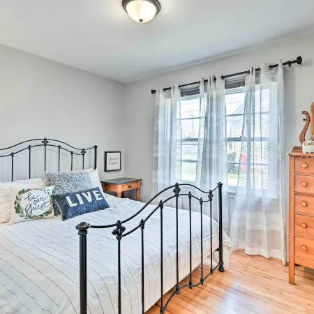 Charming Cave City Vacation Rental w/ Fire Pit!