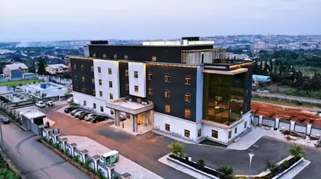 Maxbe Continental Hotel