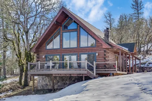 Straight from the Heart 3 Bedroom Cabin by RedAwning