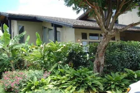 Princeville Townhouse with Views, Large Pool, Walk to Beach, Near Hanalei!