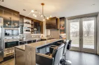 Road America Retreat: Modern Villa w/ Garage! - 4 estrellas