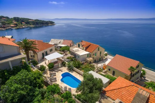 Villa Mir Vami - Heated Pool, Sea Views & Beach 100m I Brač Island - Homestays