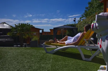 Logis Hôtel Centrotel et Spa Bulles d'Allier Отели в г. Над